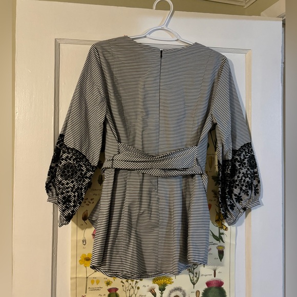 🖤CALVIN KLEIN striped blouse, w waist tie & embroidered sleeves. NWT 🖤 - Picture 5 of 6